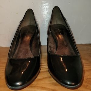 Eitienne Ainger black patent leather pumps size 8
